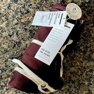 NWT Men's XL Vuori "Sunday Performance Jogger" in color Oxblood.